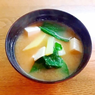 じゃが芋と小松菜と豆腐の味噌汁